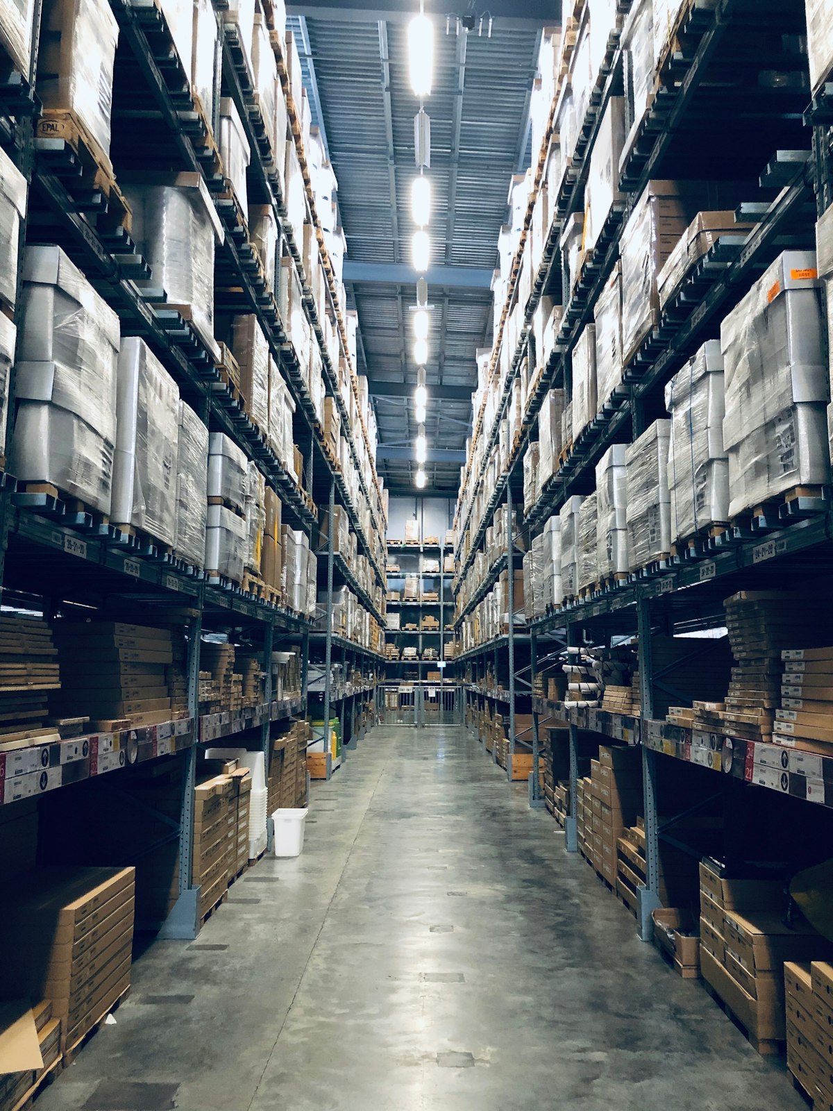 Tall racking aisles in a distribution warehouse